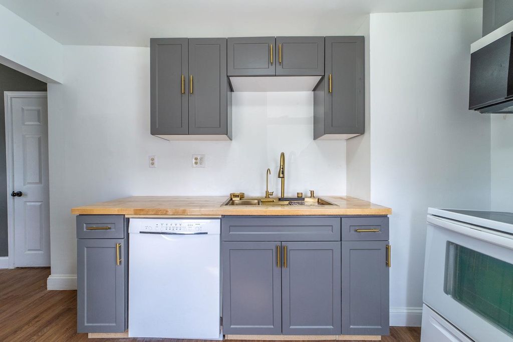 Photo of 14 Winter Street, Plymouth, NH 03264 (MLS # 5084361)