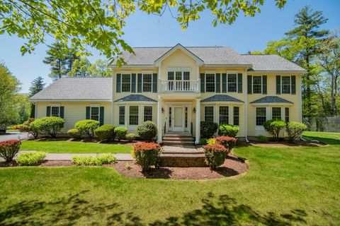 17 Stonepost Road Pelham NH 03076