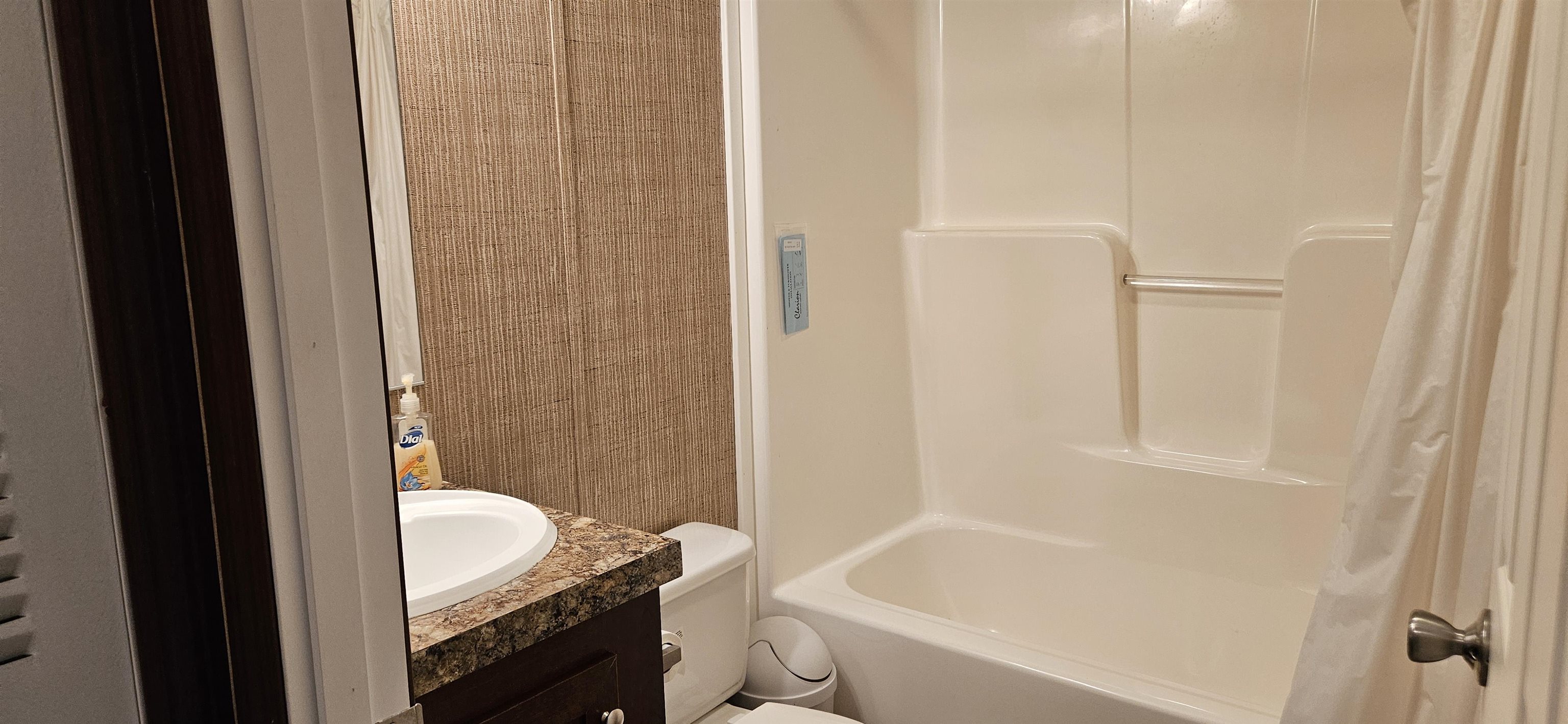 Hudson, New Hampshire 03051, United States, 2 Bedrooms Bedrooms, ,2 BathroomsBathrooms,Residential,Pending,121064