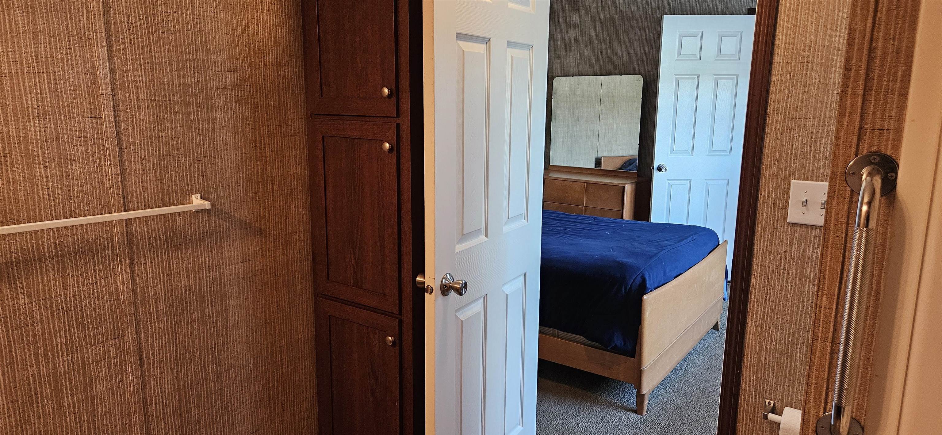 Hudson, New Hampshire 03051, United States, 2 Bedrooms Bedrooms, ,2 BathroomsBathrooms,Residential,Pending,121064