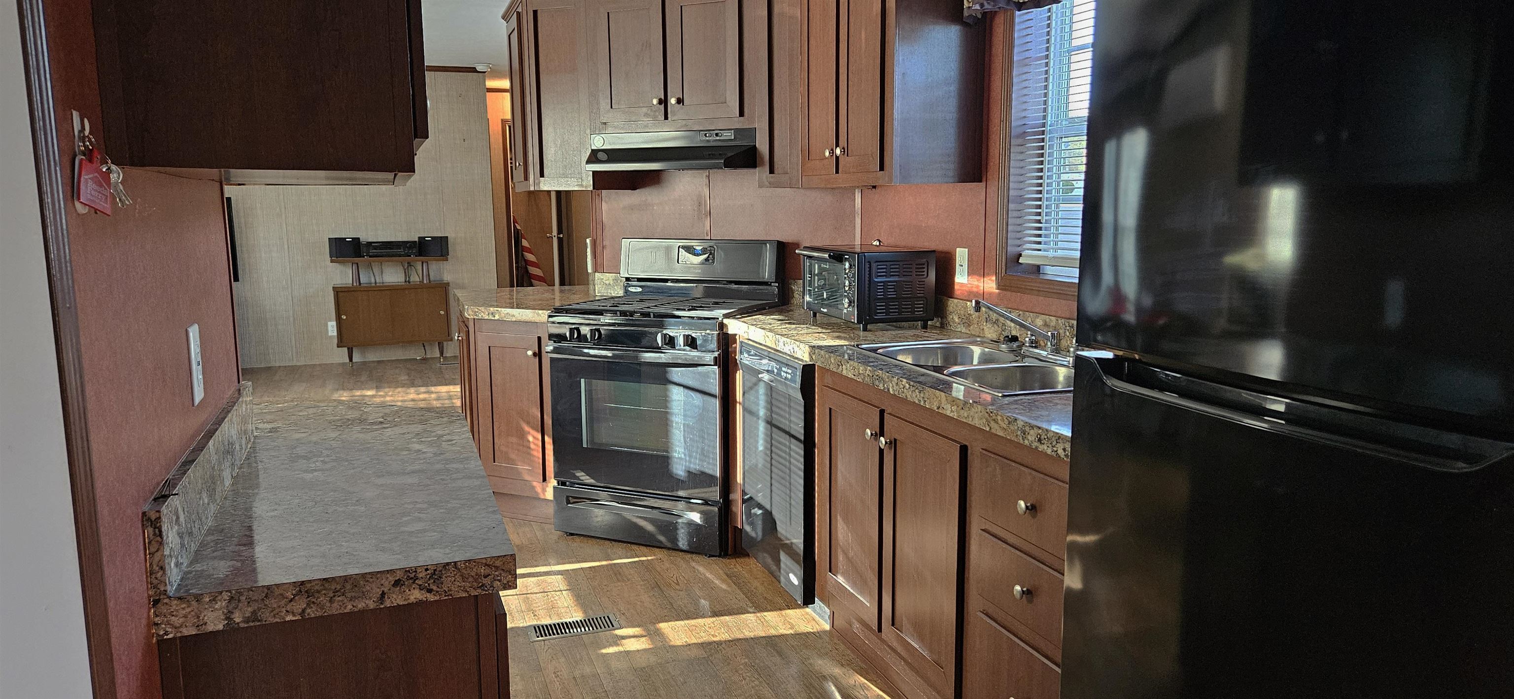 Hudson, New Hampshire 03051, United States, 2 Bedrooms Bedrooms, ,2 BathroomsBathrooms,Residential,Pending,121064