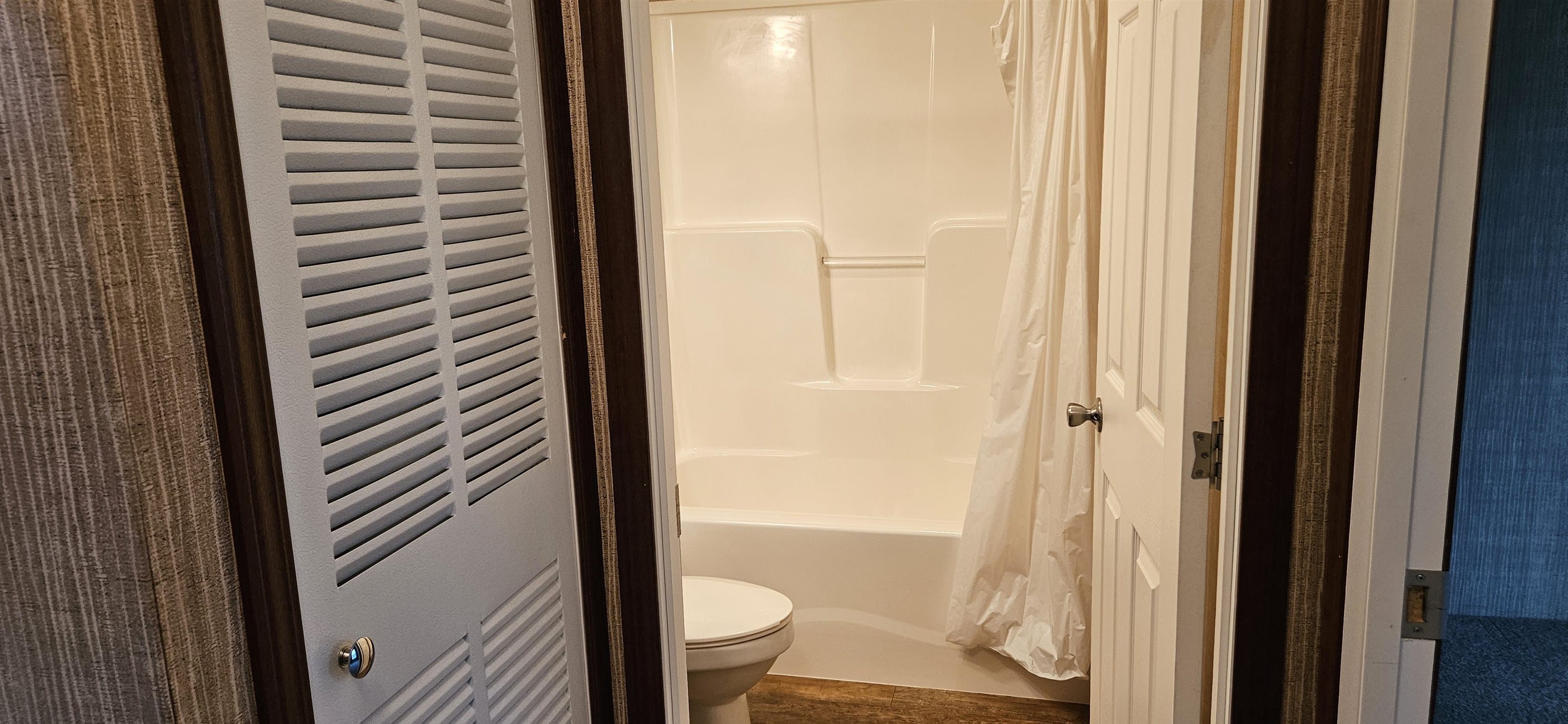 Hudson, New Hampshire 03051, United States, 2 Bedrooms Bedrooms, ,2 BathroomsBathrooms,Residential,Pending,121064