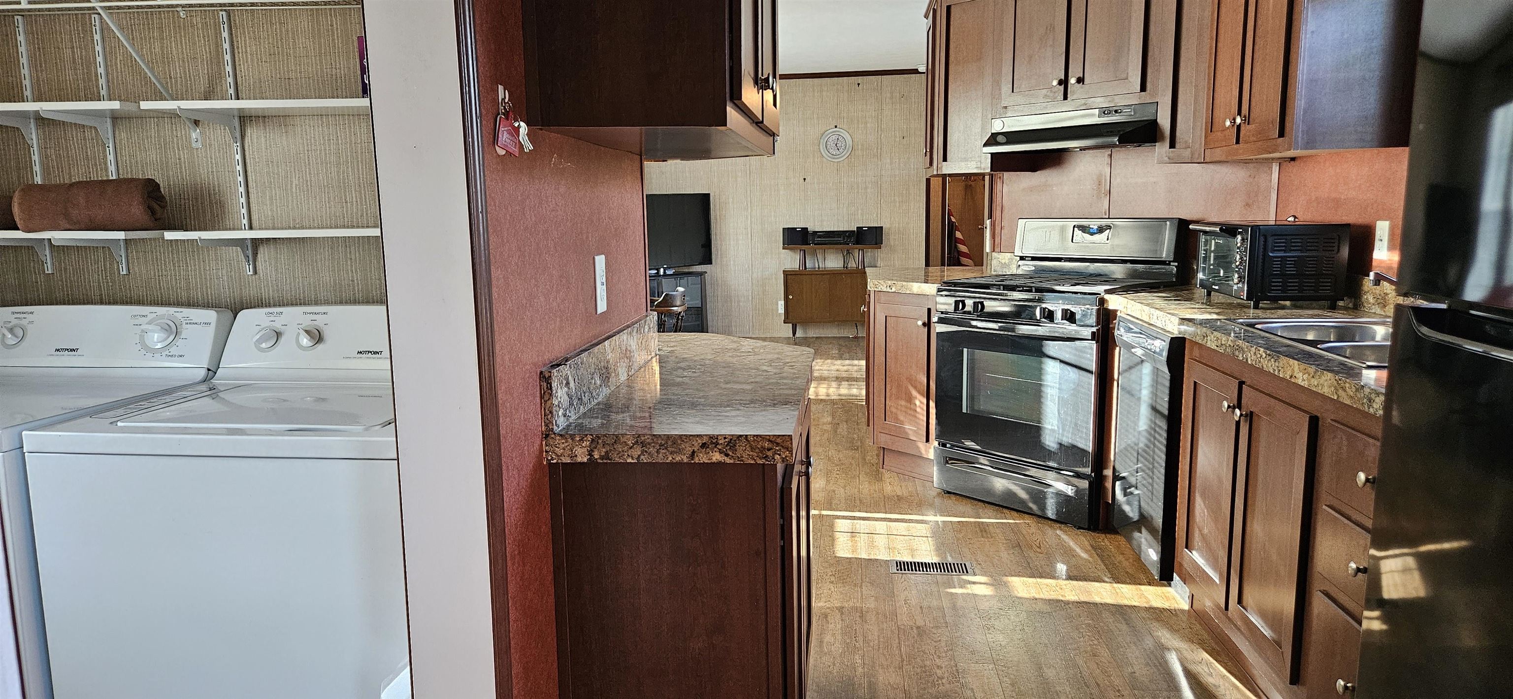 Hudson, New Hampshire 03051, United States, 2 Bedrooms Bedrooms, ,2 BathroomsBathrooms,Residential,Pending,121064