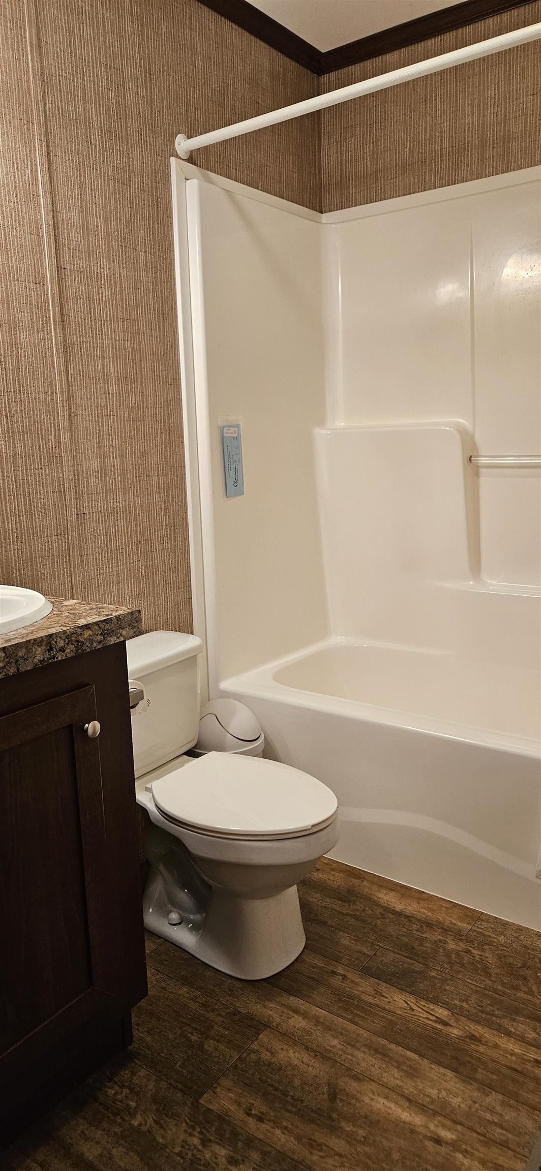 Hudson, New Hampshire 03051, United States, 2 Bedrooms Bedrooms, ,2 BathroomsBathrooms,Residential,Pending,121064