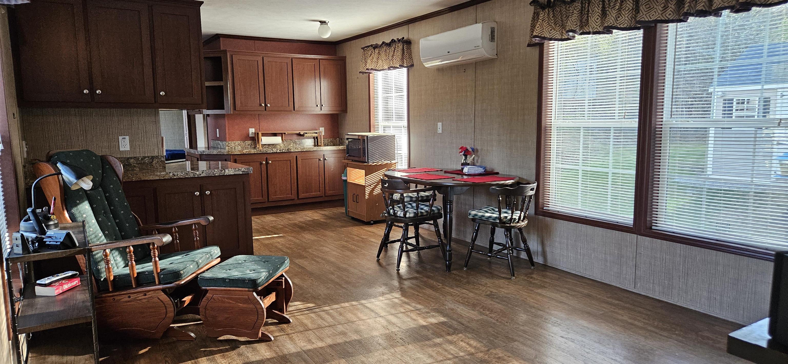 Hudson, New Hampshire 03051, United States, 2 Bedrooms Bedrooms, ,2 BathroomsBathrooms,Residential,Pending,121064