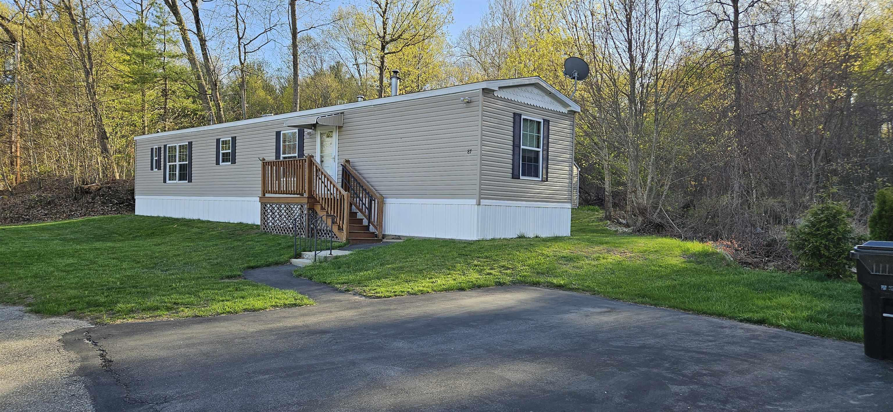 Hudson, New Hampshire 03051, United States, 2 Bedrooms Bedrooms, ,2 BathroomsBathrooms,Residential,Pending,121064