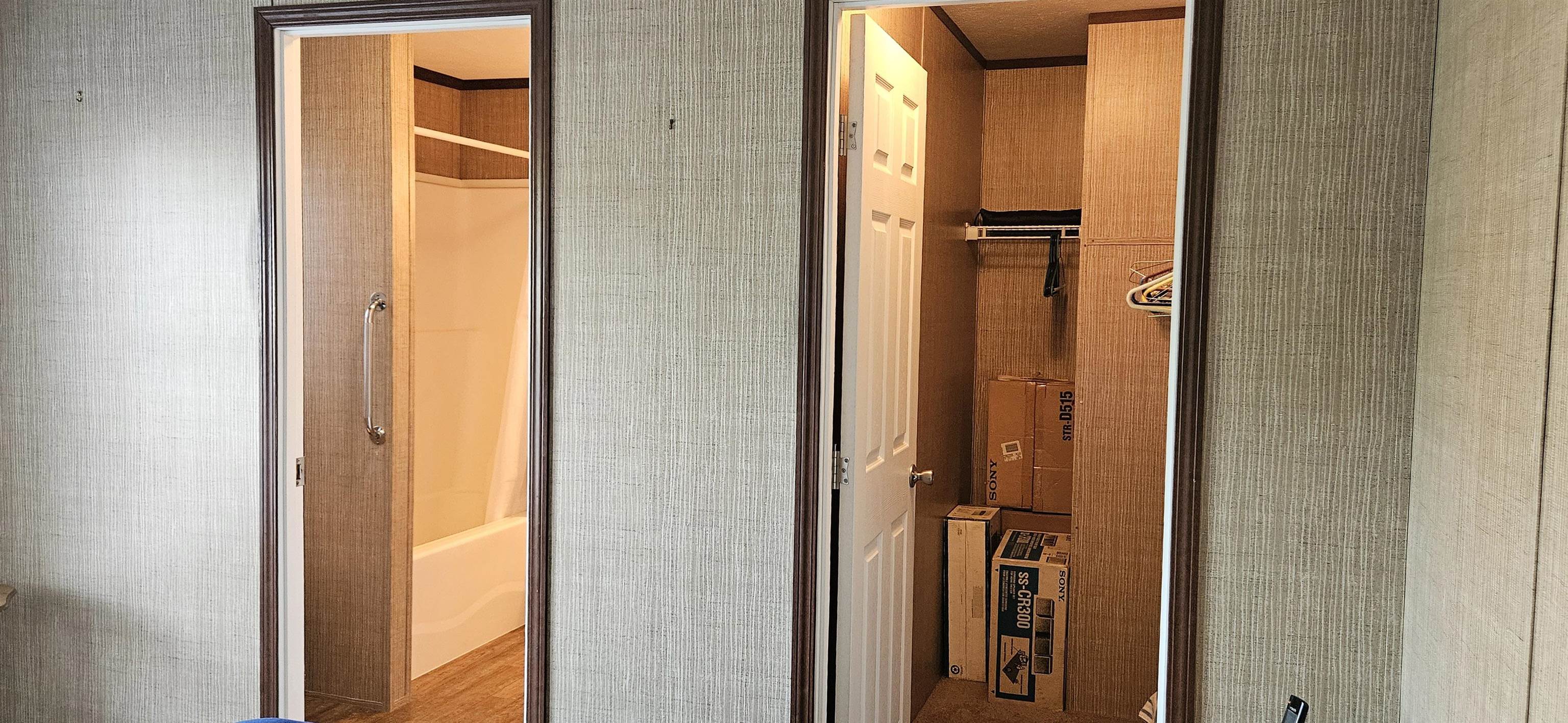 Hudson, New Hampshire 03051, United States, 2 Bedrooms Bedrooms, ,2 BathroomsBathrooms,Residential,Pending,121064