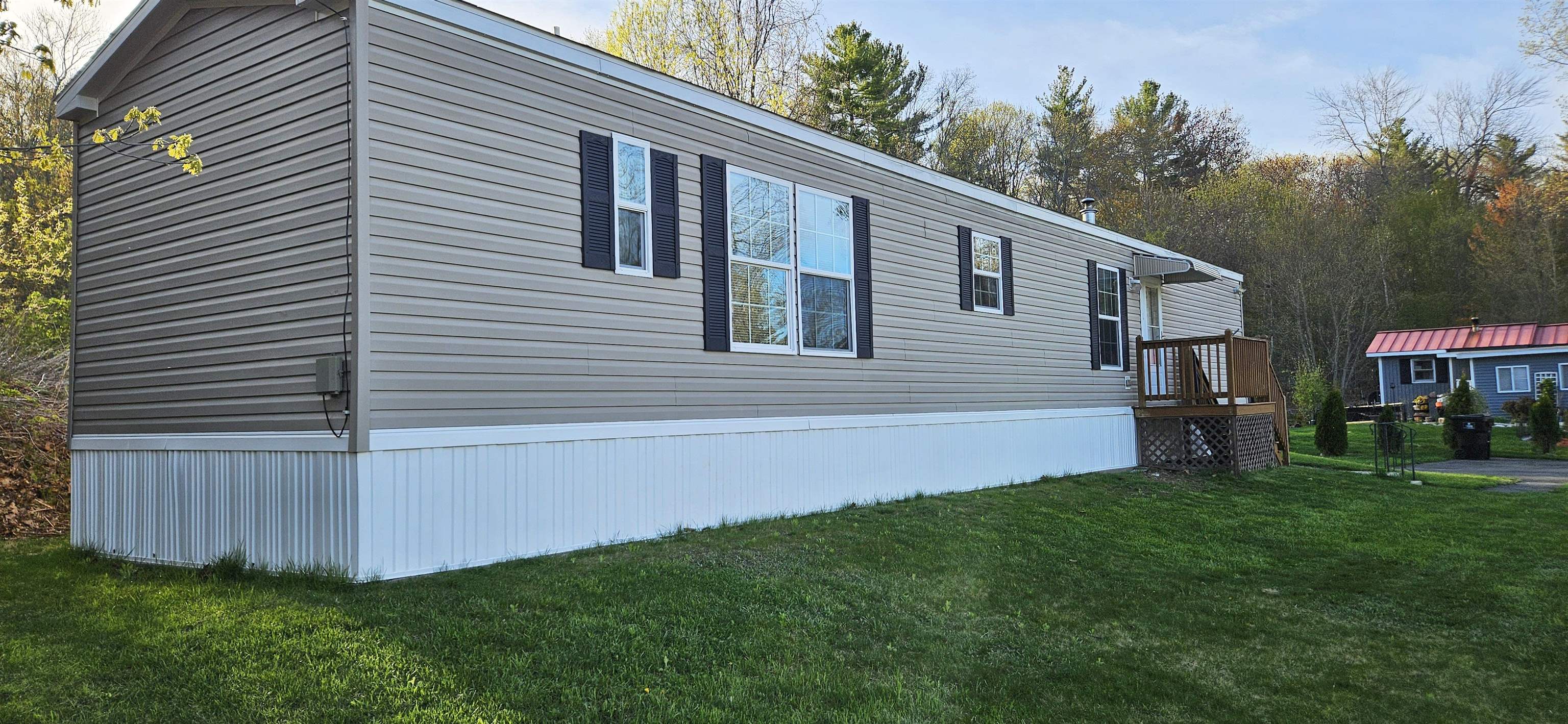 Hudson, New Hampshire 03051, United States, 2 Bedrooms Bedrooms, ,2 BathroomsBathrooms,Residential,Pending,121064