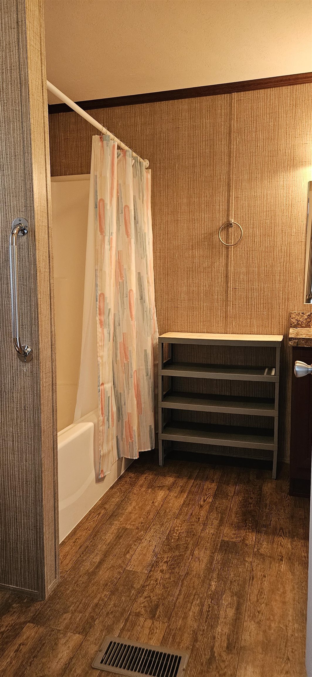 Hudson, New Hampshire 03051, United States, 2 Bedrooms Bedrooms, ,2 BathroomsBathrooms,Residential,Pending,121064