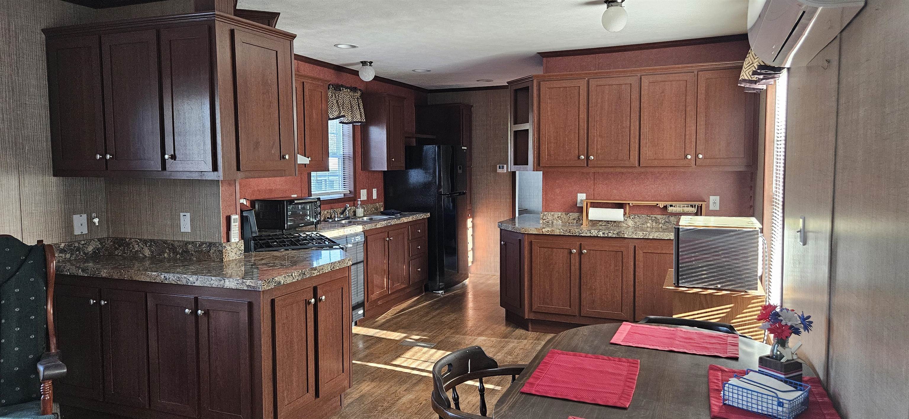 Hudson, New Hampshire 03051, United States, 2 Bedrooms Bedrooms, ,2 BathroomsBathrooms,Residential,Pending,121064