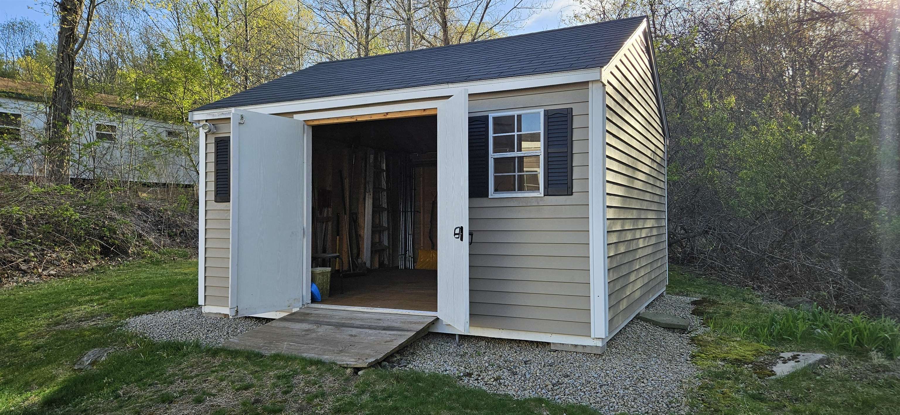 Hudson, New Hampshire 03051, United States, 2 Bedrooms Bedrooms, ,2 BathroomsBathrooms,Residential,Pending,121064