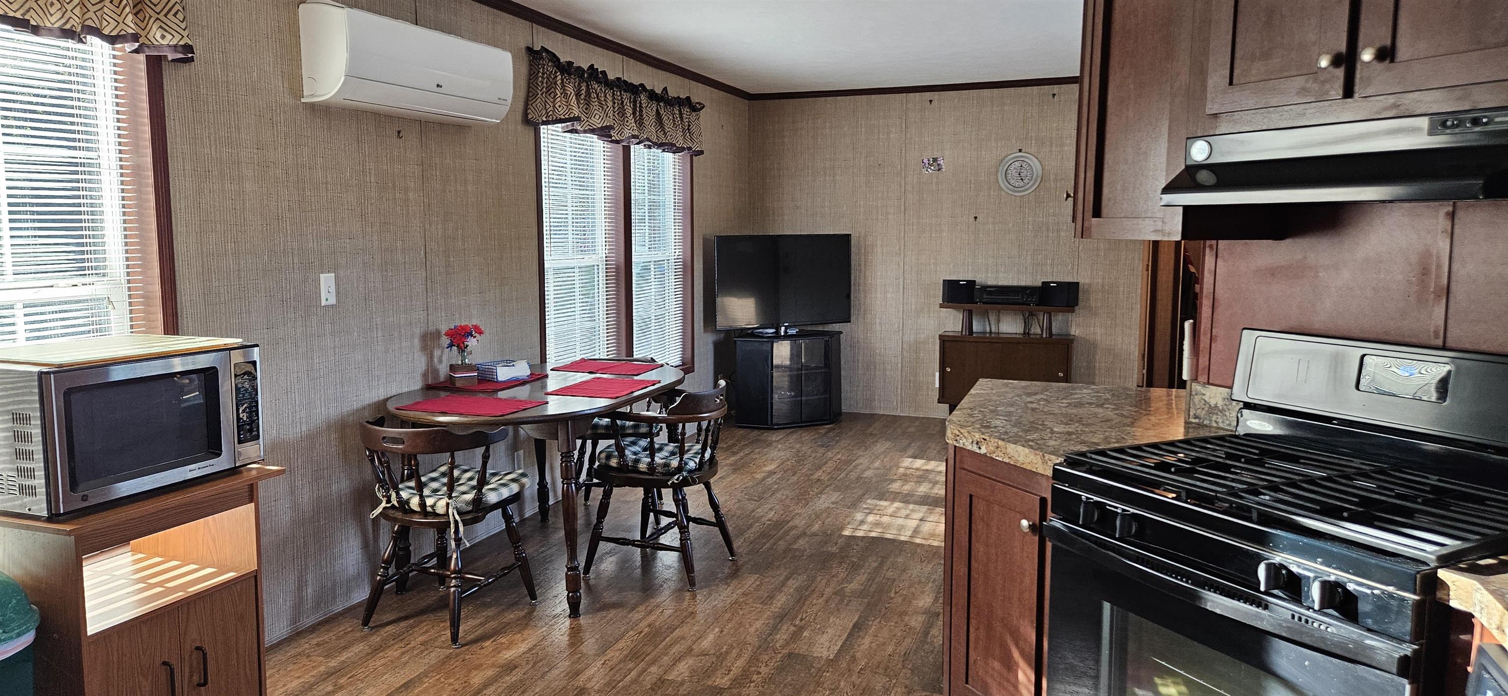 Hudson, New Hampshire 03051, United States, 2 Bedrooms Bedrooms, ,2 BathroomsBathrooms,Residential,Pending,121064