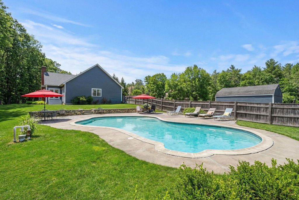 Photo of 15 Wright Acres Road, Bedford, NH 03110 (MLS # 5081890)