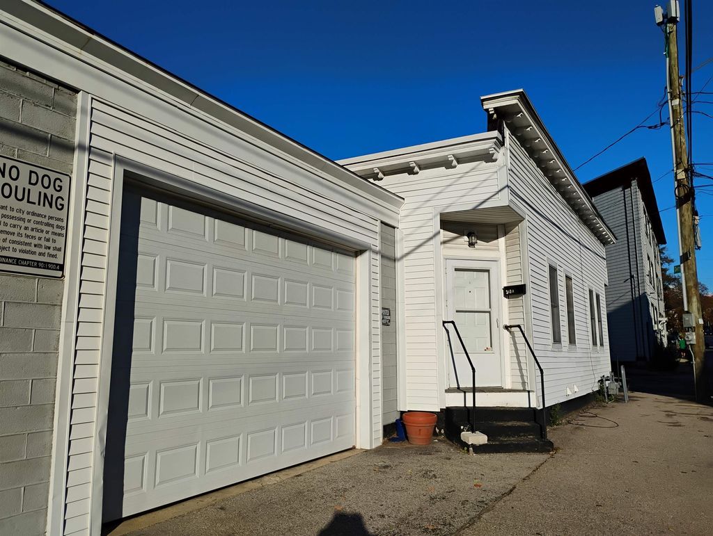 Photo of 362 AMHERST Street, Manchester, NH 03104 (MLS # 5067363)