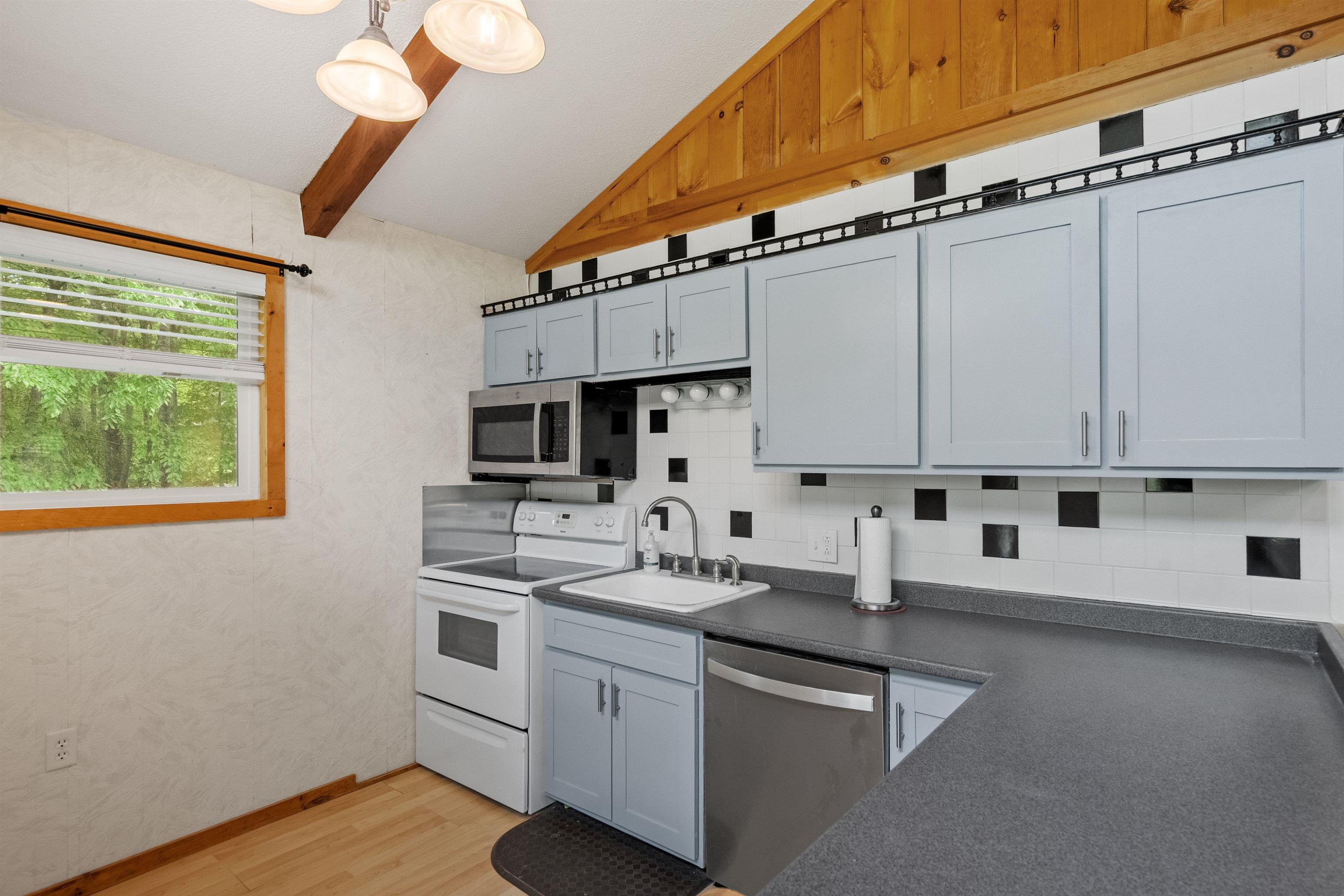 77 Greenleaf Trail