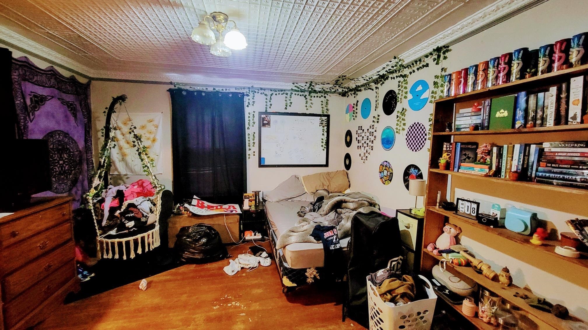 Weare, New Hampshire 03281, United States, 5 Bedrooms Bedrooms, ,3 BathroomsBathrooms,Residential,Pending,39999