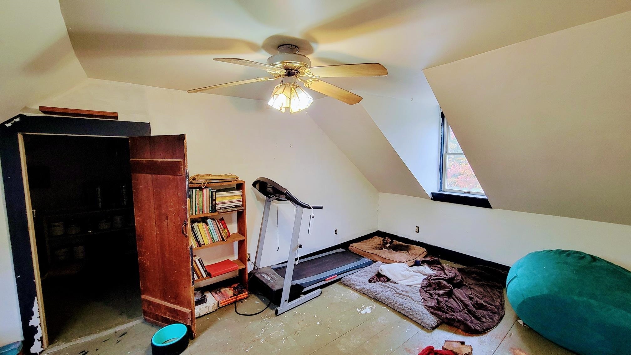 Weare, New Hampshire 03281, United States, 5 Bedrooms Bedrooms, ,3 BathroomsBathrooms,Residential,Pending,39999