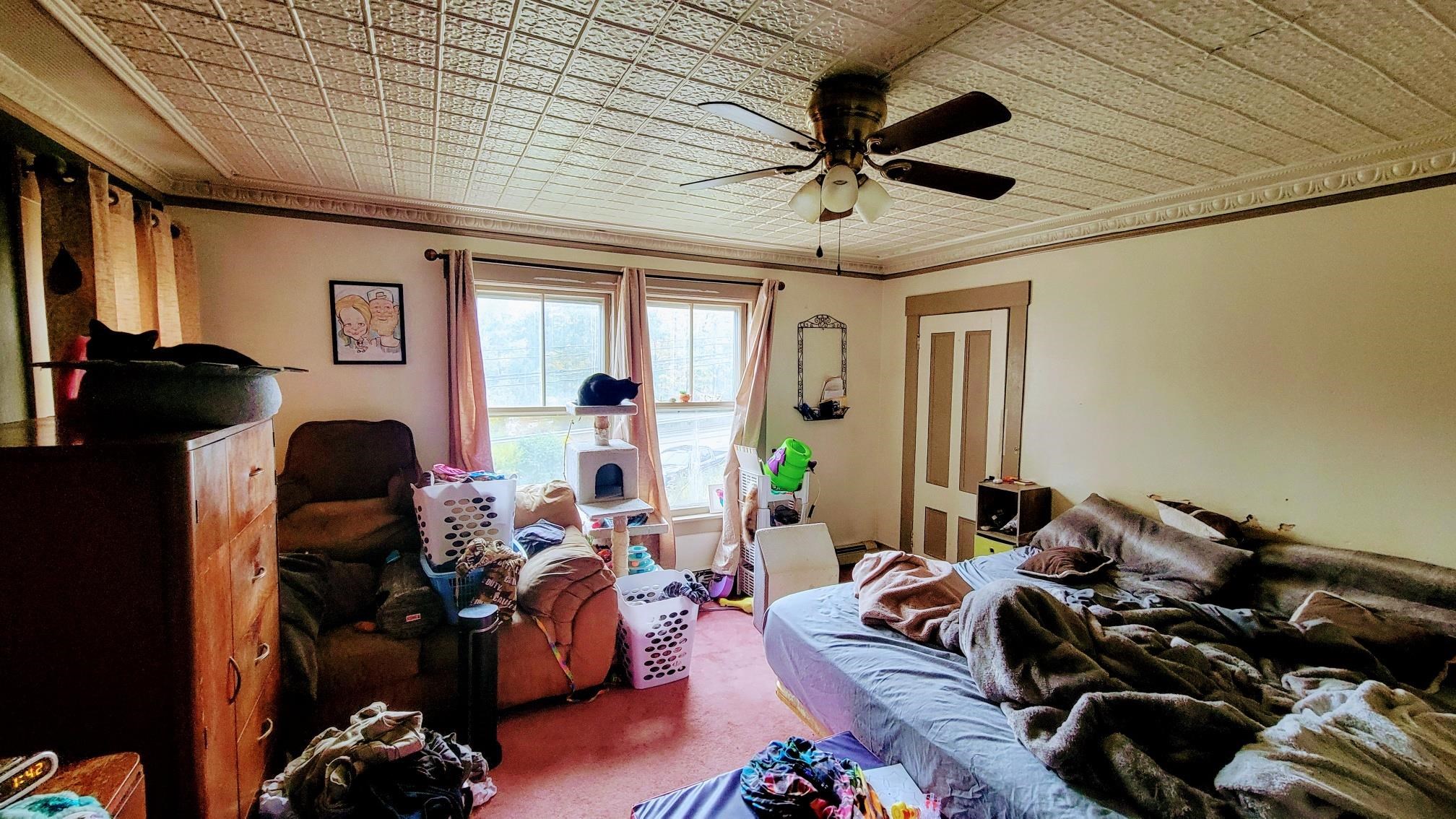 Weare, New Hampshire 03281, United States, 5 Bedrooms Bedrooms, ,3 BathroomsBathrooms,Residential,Pending,39999