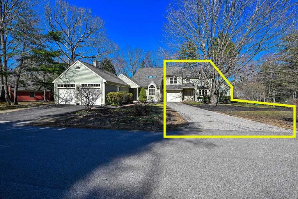 Photo of 63 Peninsula Drive, Stratham, NH 03885 (MLS # 5089654)
