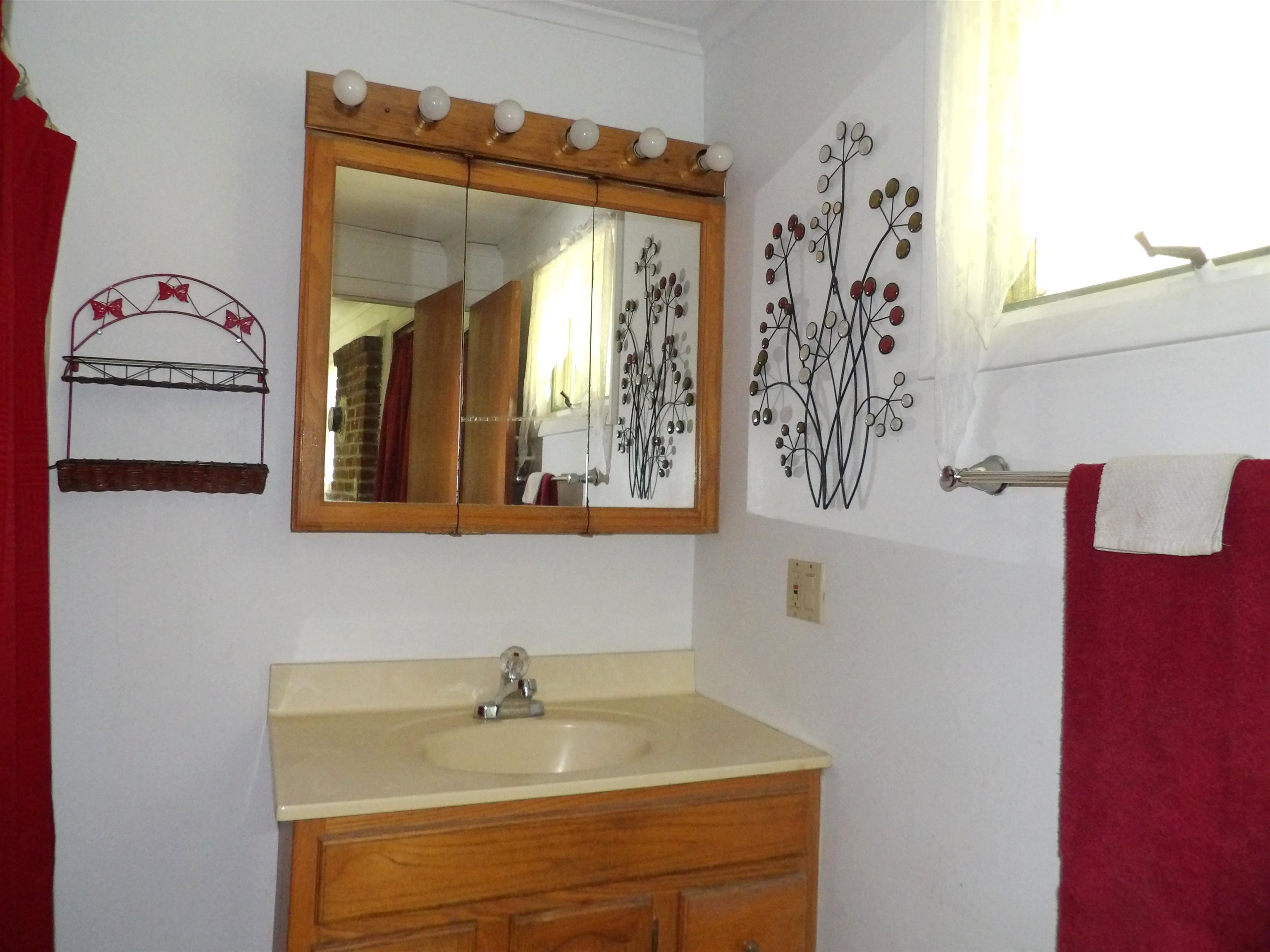 Washington, Vermont 05675, United States, 2 Bedrooms Bedrooms, ,1 BathroomBathrooms,Residential,Active,148950