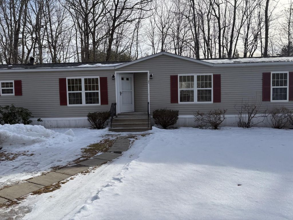 Photo of 7 Kenyann Drive, Wolfeboro, NH 03894 (MLS # 5074076)