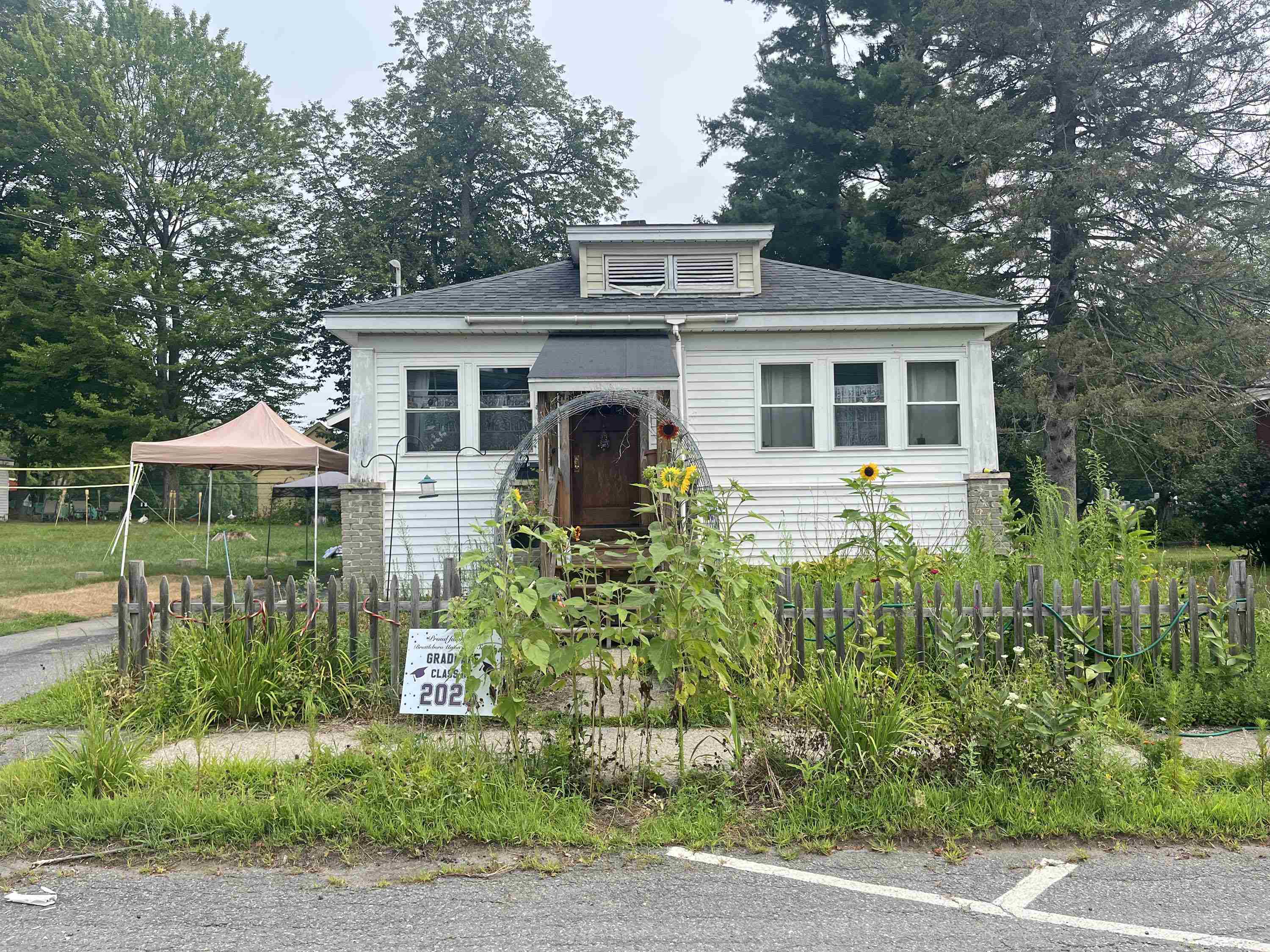 81 Oak Grove Avenue