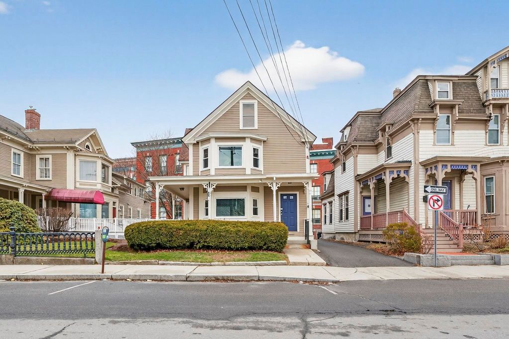 Photo of 35 E Pearl Street, Nashua, NH 03060 (MLS # 5081464)