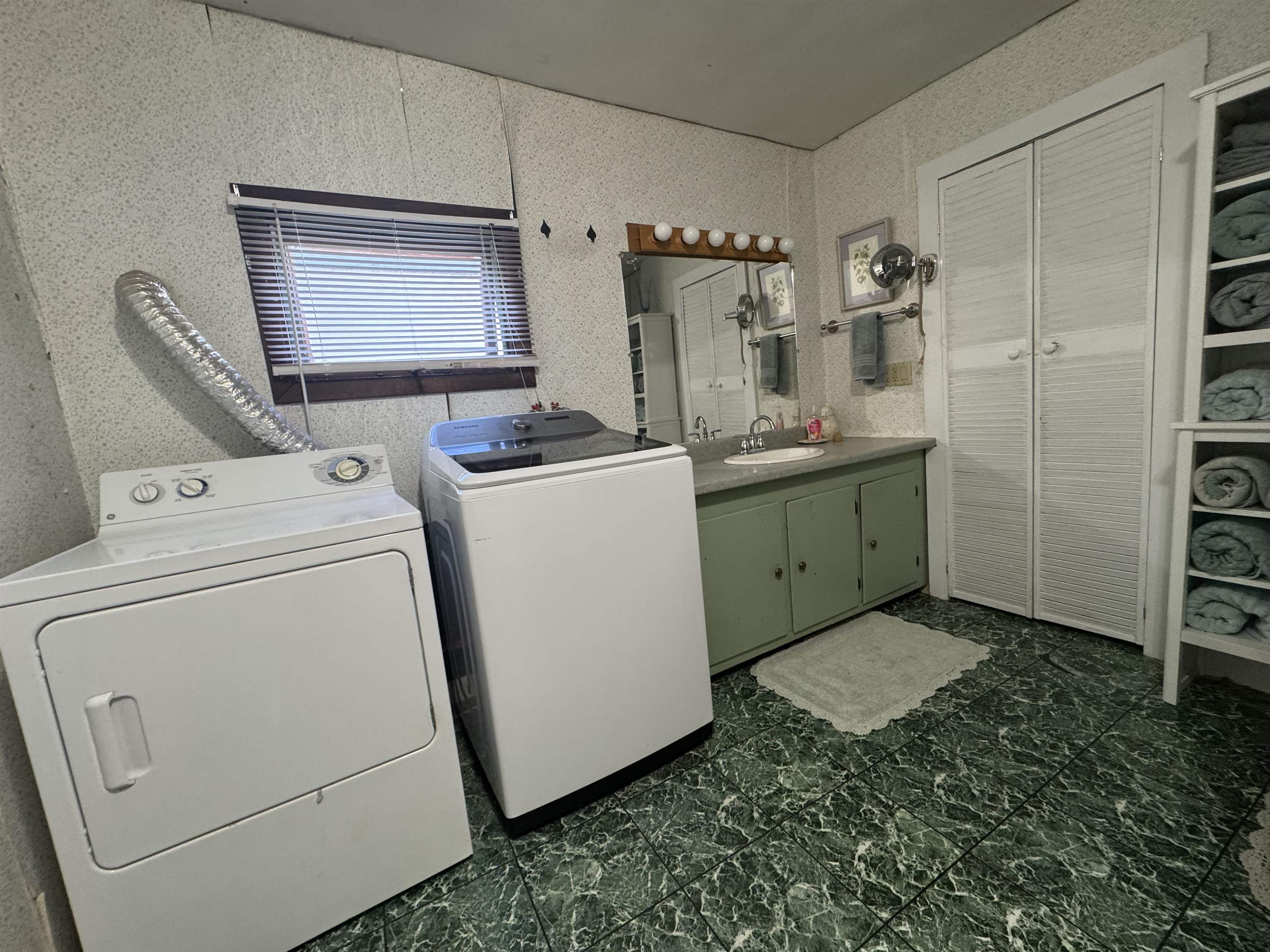 Morristown, Vermont 05661, United States, 3 Bedrooms Bedrooms, ,2 BathroomsBathrooms,Residential,Active,186606