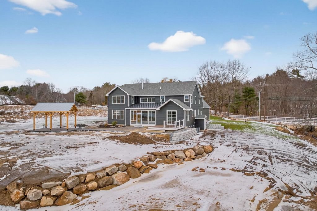 Photo of 258 North Amherst Road #34, Bedford, NH 03110 (MLS # 5065318)
