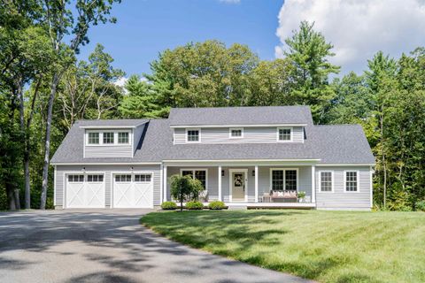 Photo of 4 Hastings Drive, Hampstead, NH 03841 (MLS # 5059589)