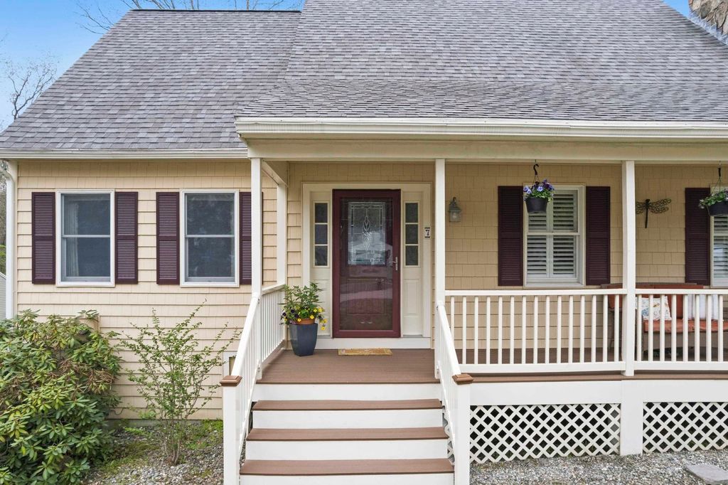 Photo of 7 Northam Drive, Dover, NH 03820 (MLS # 5087714)
