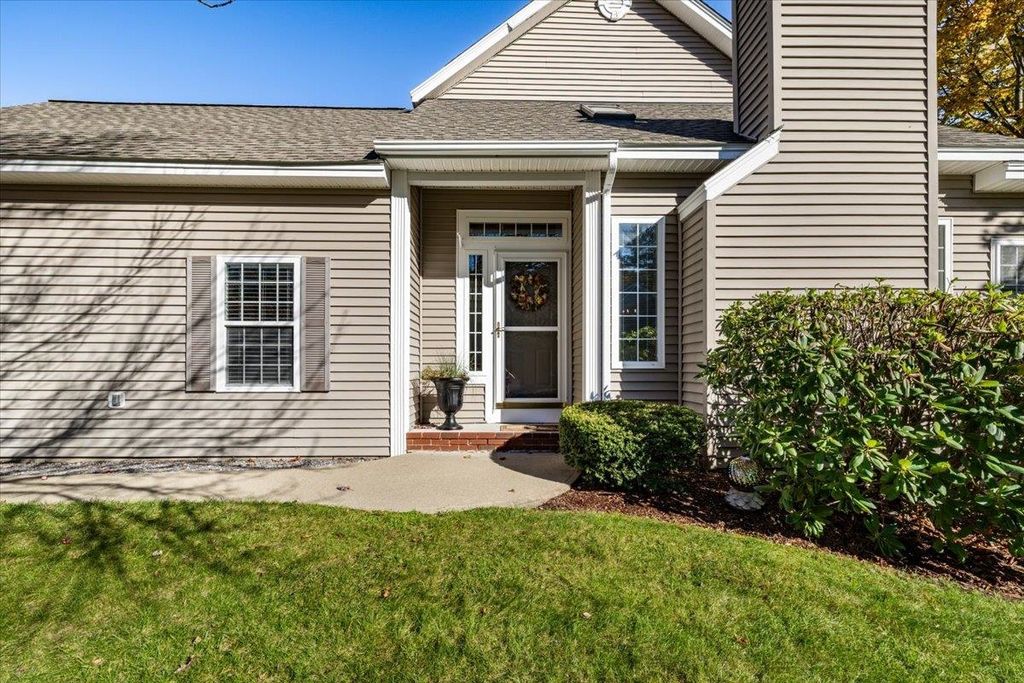 Photo of 1 Summer Snow Lane, Bedford, NH 03110 (MLS # 5067473)