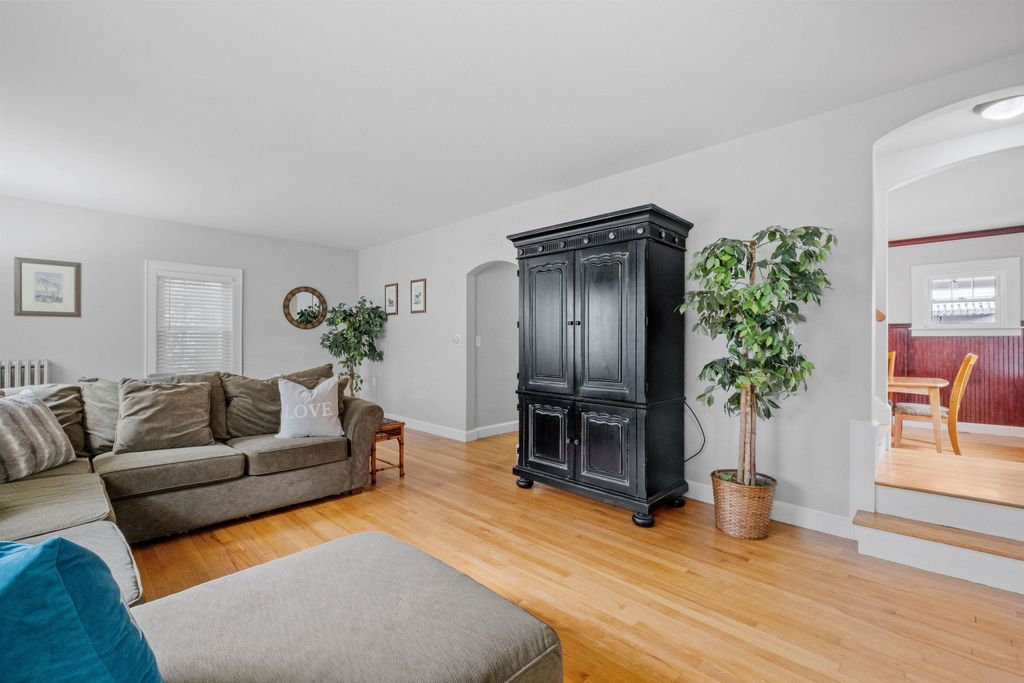 Photo of 989 Union Street, Manchester, NH 03104 (MLS # 5054905)