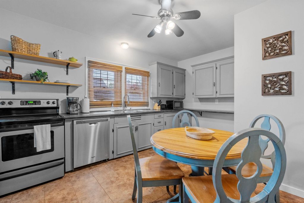Photo of 989 Union Street, Manchester, NH 03104 (MLS # 5054905)