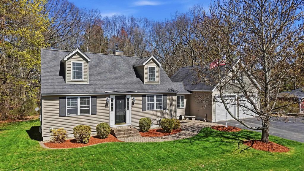Photo of 7 Vernon Street, Hudson, NH 03051 (MLS # 5086086)