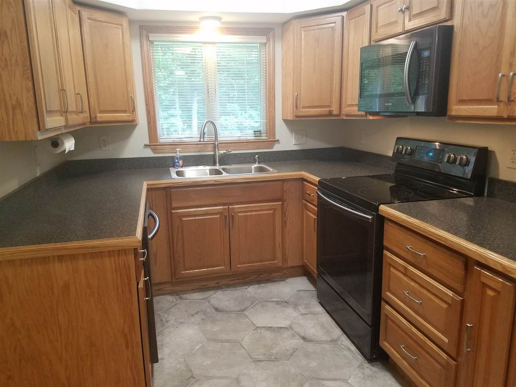Photo of 931 Bridge Street, Manchester, NH 03104 (MLS # 5065162)