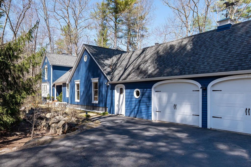 Photo of 7 Millstream Drive, Exeter, NH 03833 (MLS # 5085220)