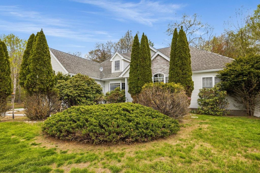 Photo of 9 Homestead Lane, Brentwood, NH 03833 (MLS # 5088238)