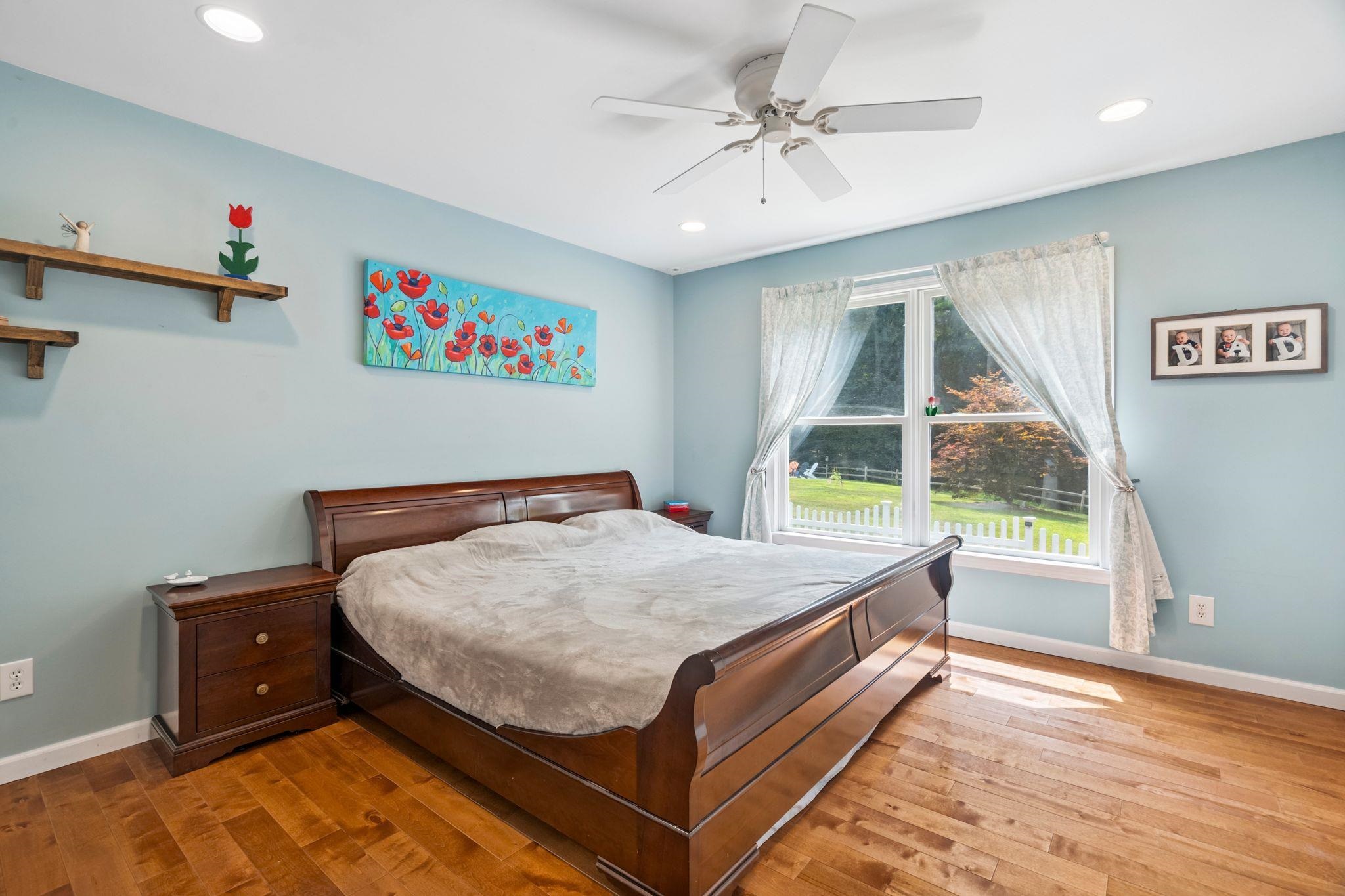 Walpole, New Hampshire 03608, United States, 3 Bedrooms Bedrooms, ,2 BathroomsBathrooms,Residential,Pending,189313