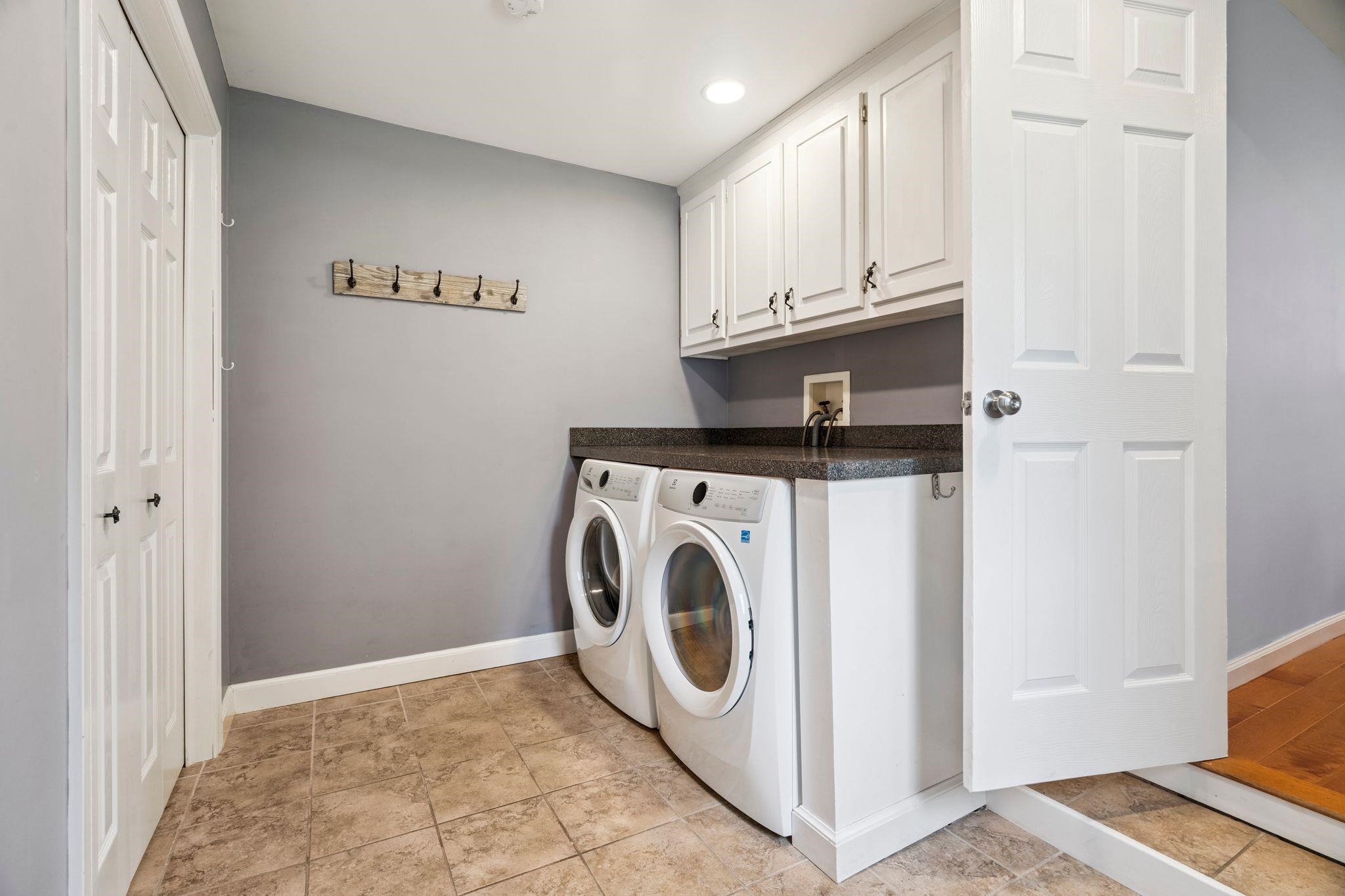 Walpole, New Hampshire 03608, United States, 3 Bedrooms Bedrooms, ,2 BathroomsBathrooms,Residential,Pending,189313