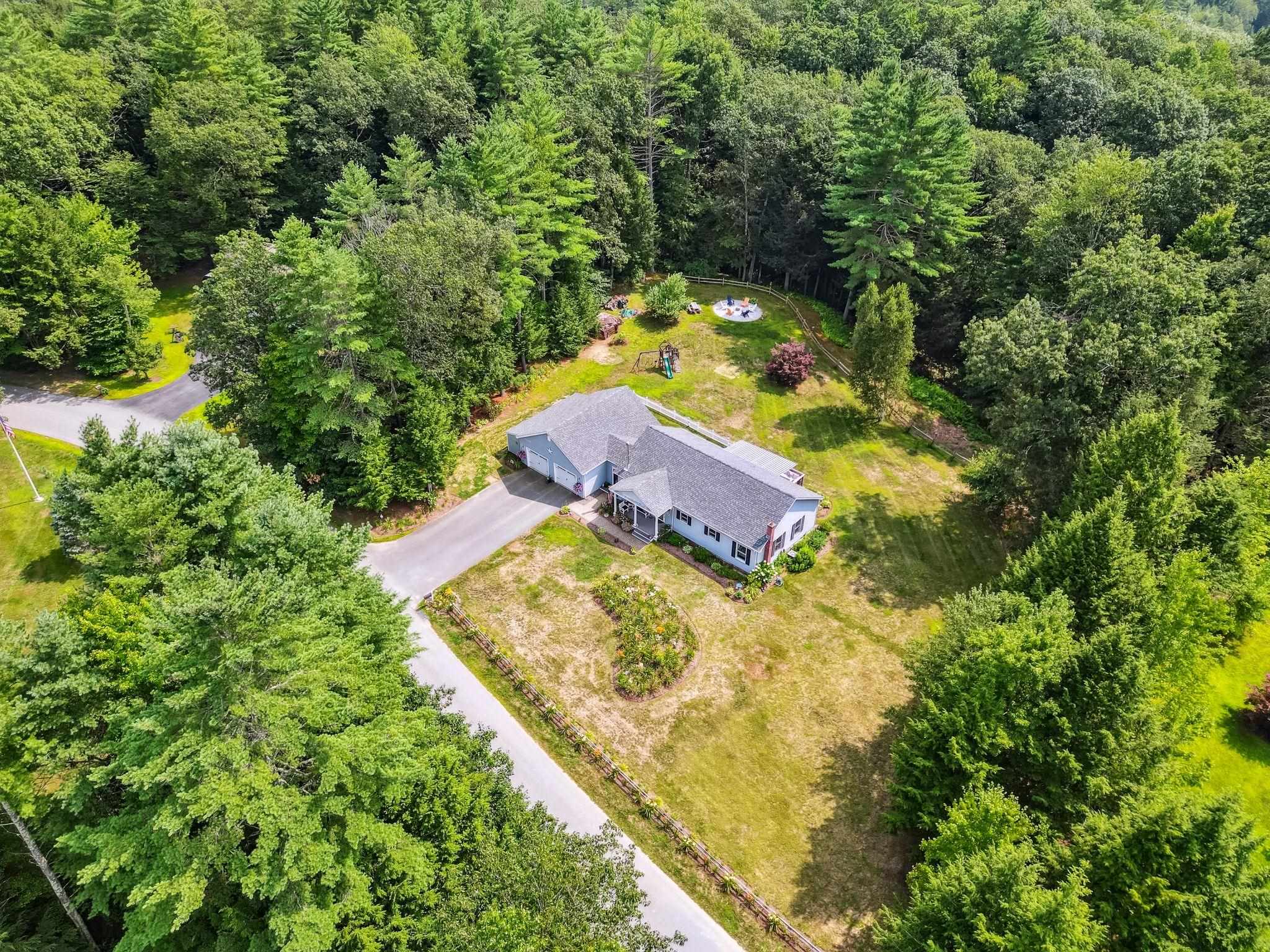 Walpole, New Hampshire 03608, United States, 3 Bedrooms Bedrooms, ,2 BathroomsBathrooms,Residential,Pending,189313