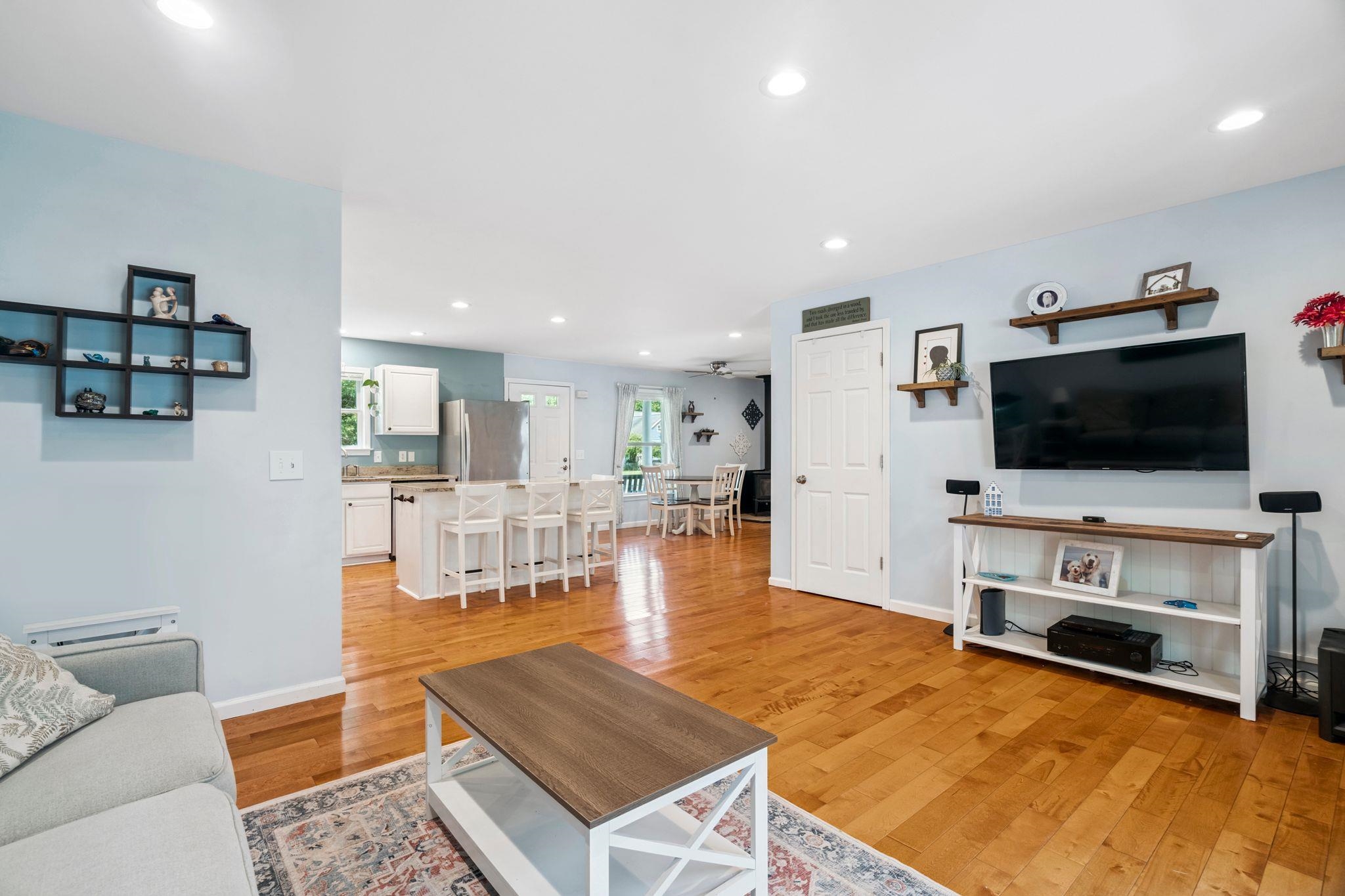 Walpole, New Hampshire 03608, United States, 3 Bedrooms Bedrooms, ,2 BathroomsBathrooms,Residential,Pending,189313