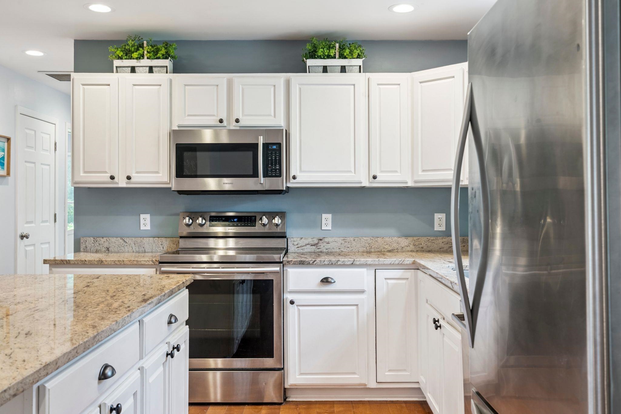 Walpole, New Hampshire 03608, United States, 3 Bedrooms Bedrooms, ,2 BathroomsBathrooms,Residential,Pending,189313