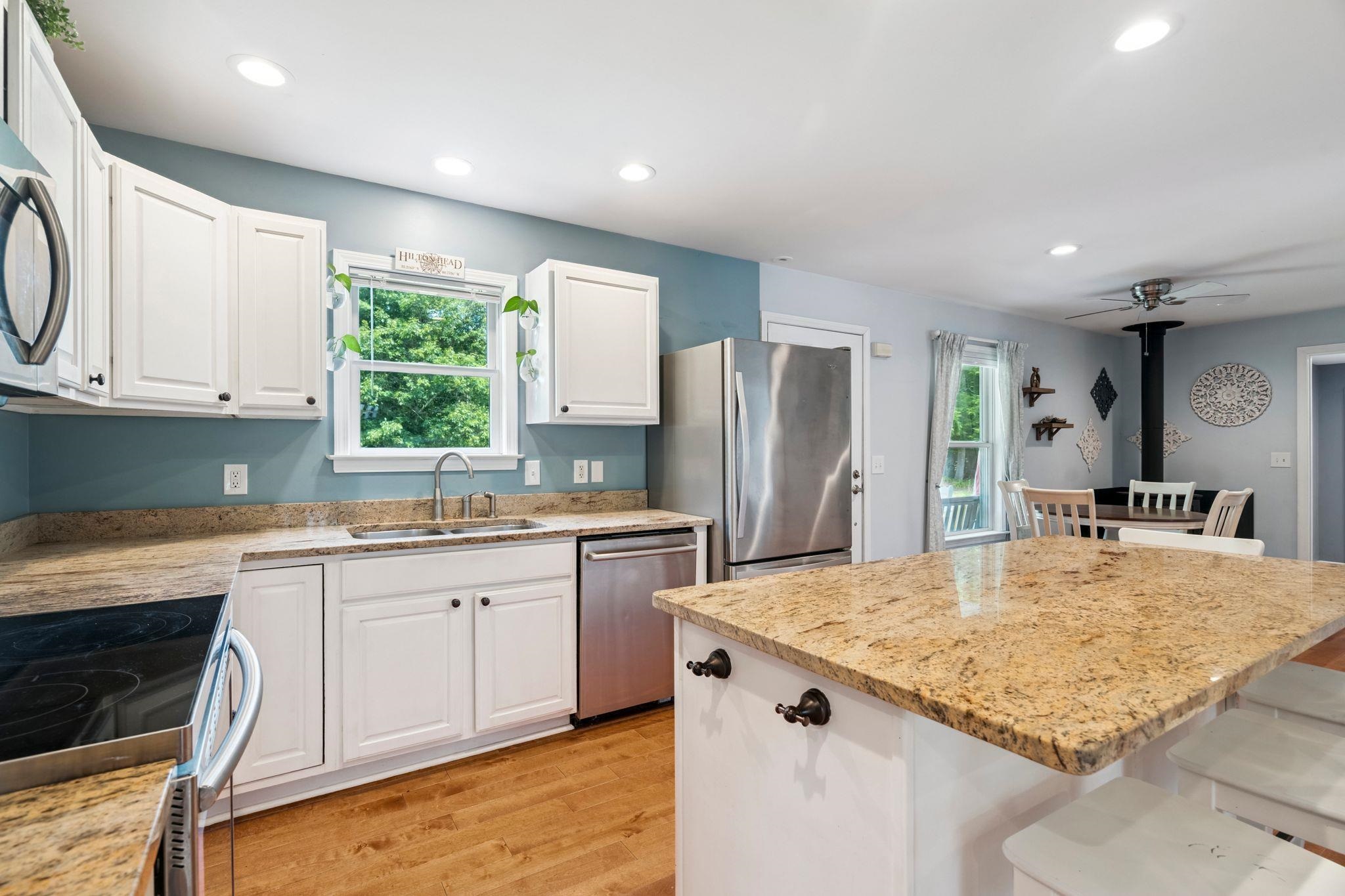 Walpole, New Hampshire 03608, United States, 3 Bedrooms Bedrooms, ,2 BathroomsBathrooms,Residential,Pending,189313