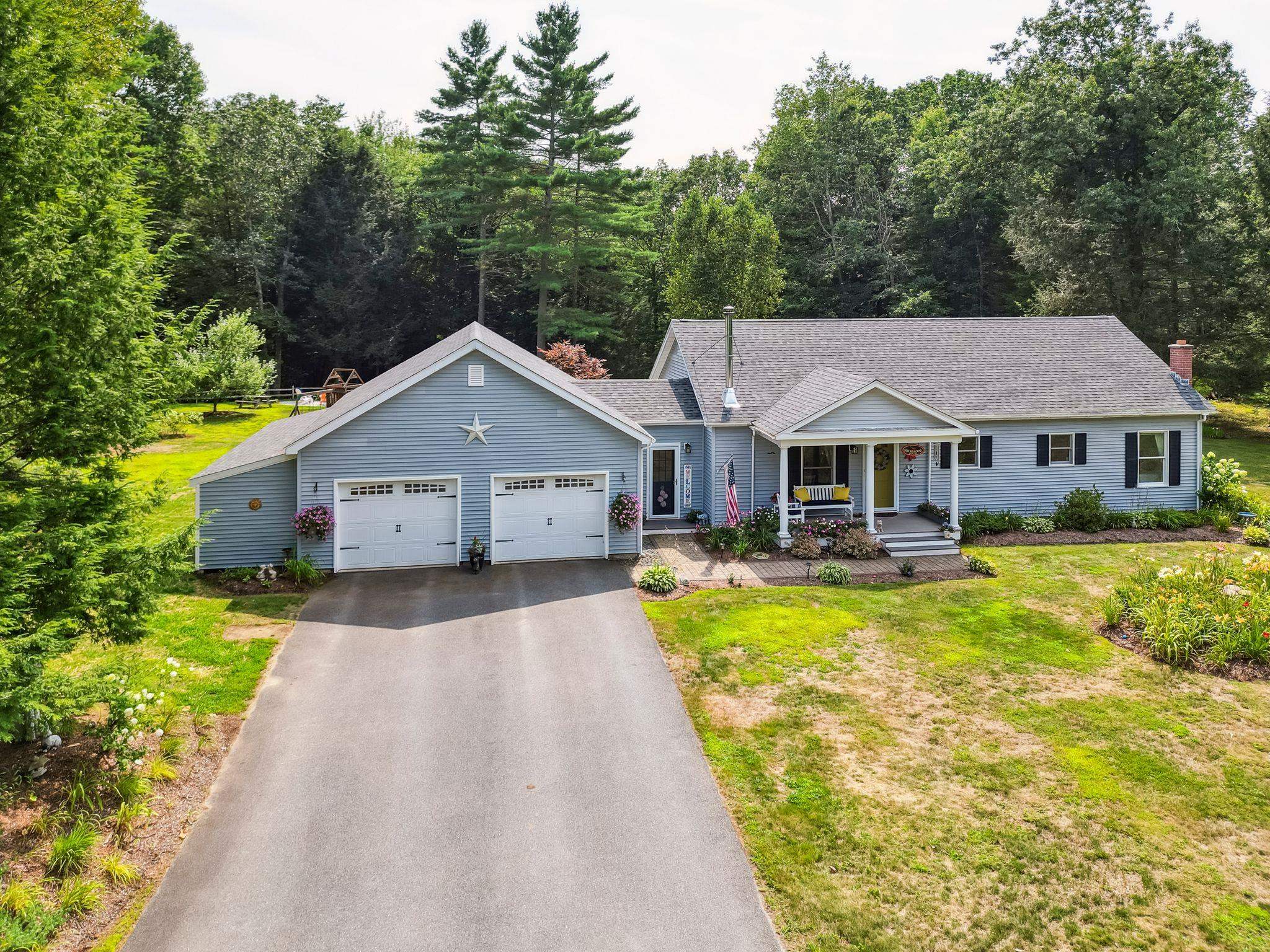 Walpole, New Hampshire 03608, United States, 3 Bedrooms Bedrooms, ,2 BathroomsBathrooms,Residential,Pending,189313