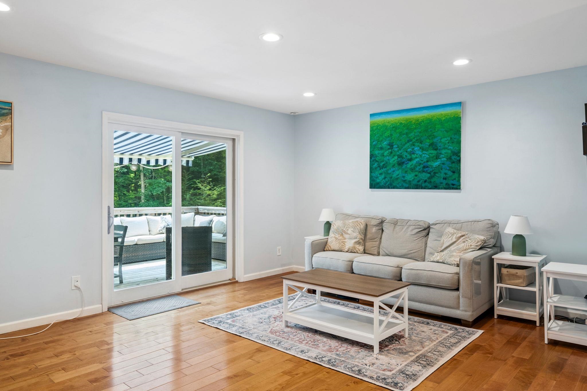 Walpole, New Hampshire 03608, United States, 3 Bedrooms Bedrooms, ,2 BathroomsBathrooms,Residential,Pending,189313