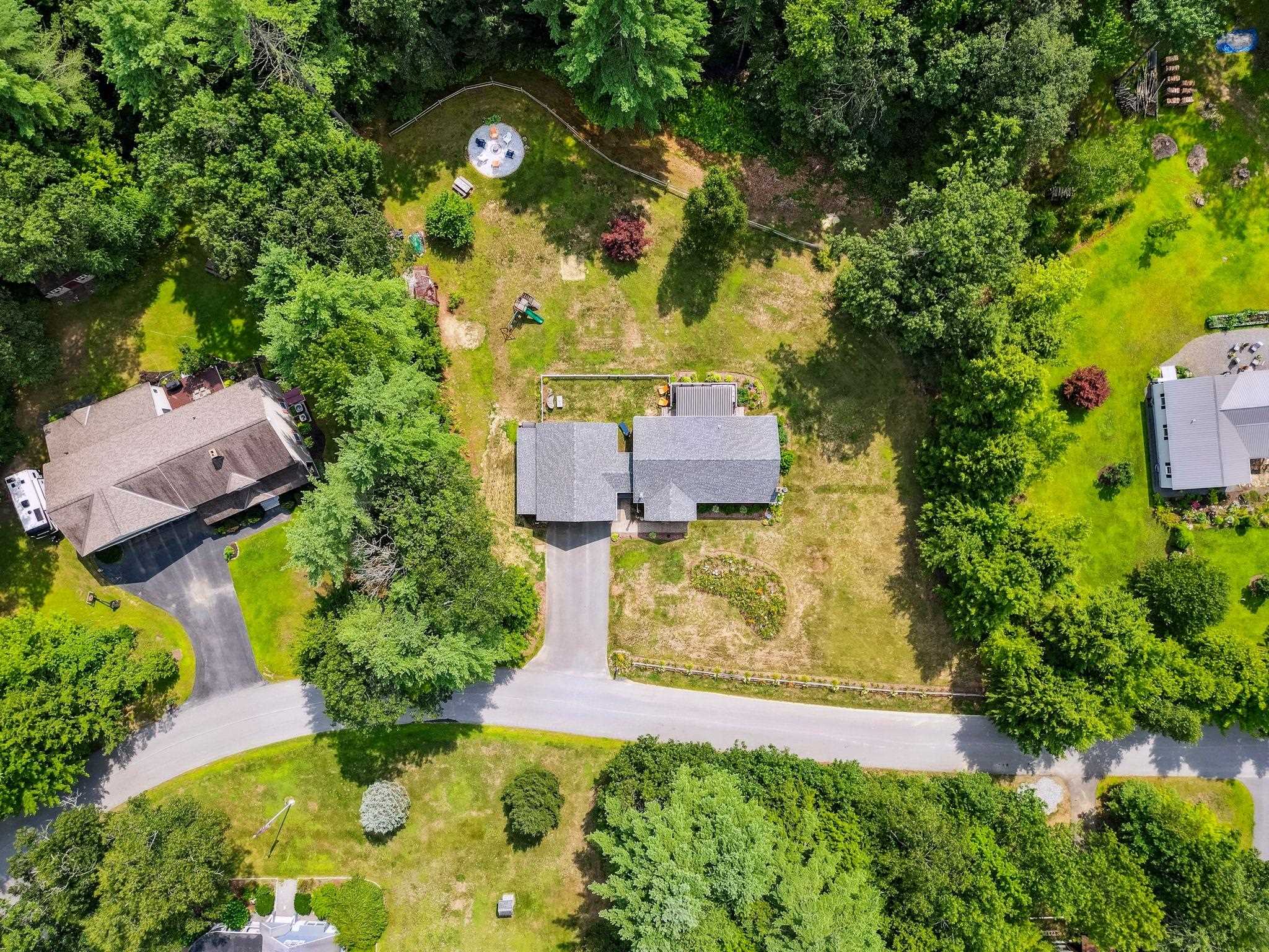 Walpole, New Hampshire 03608, United States, 3 Bedrooms Bedrooms, ,2 BathroomsBathrooms,Residential,Pending,189313