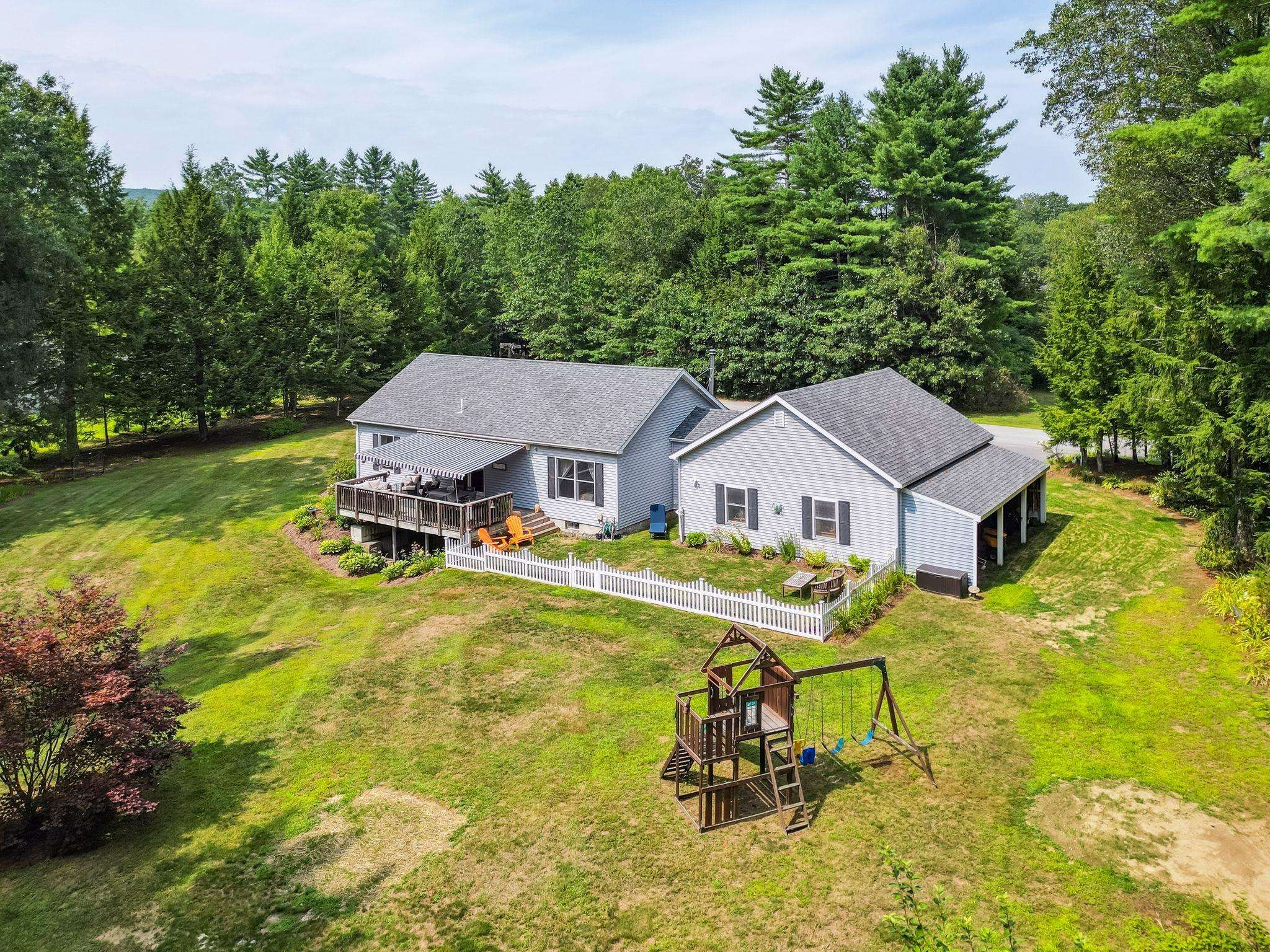 Walpole, New Hampshire 03608, United States, 3 Bedrooms Bedrooms, ,2 BathroomsBathrooms,Residential,Pending,189313