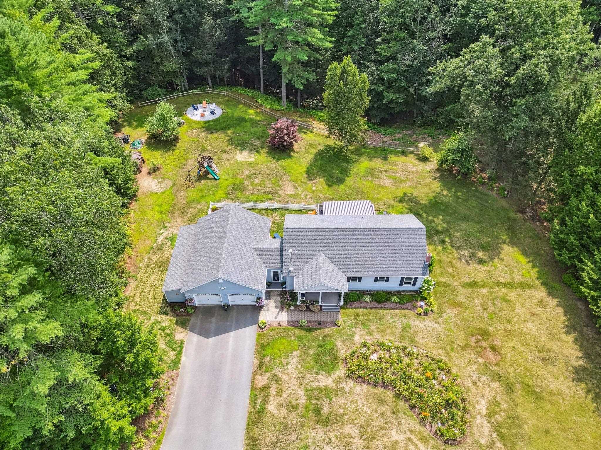 Walpole, New Hampshire 03608, United States, 3 Bedrooms Bedrooms, ,2 BathroomsBathrooms,Residential,Pending,189313