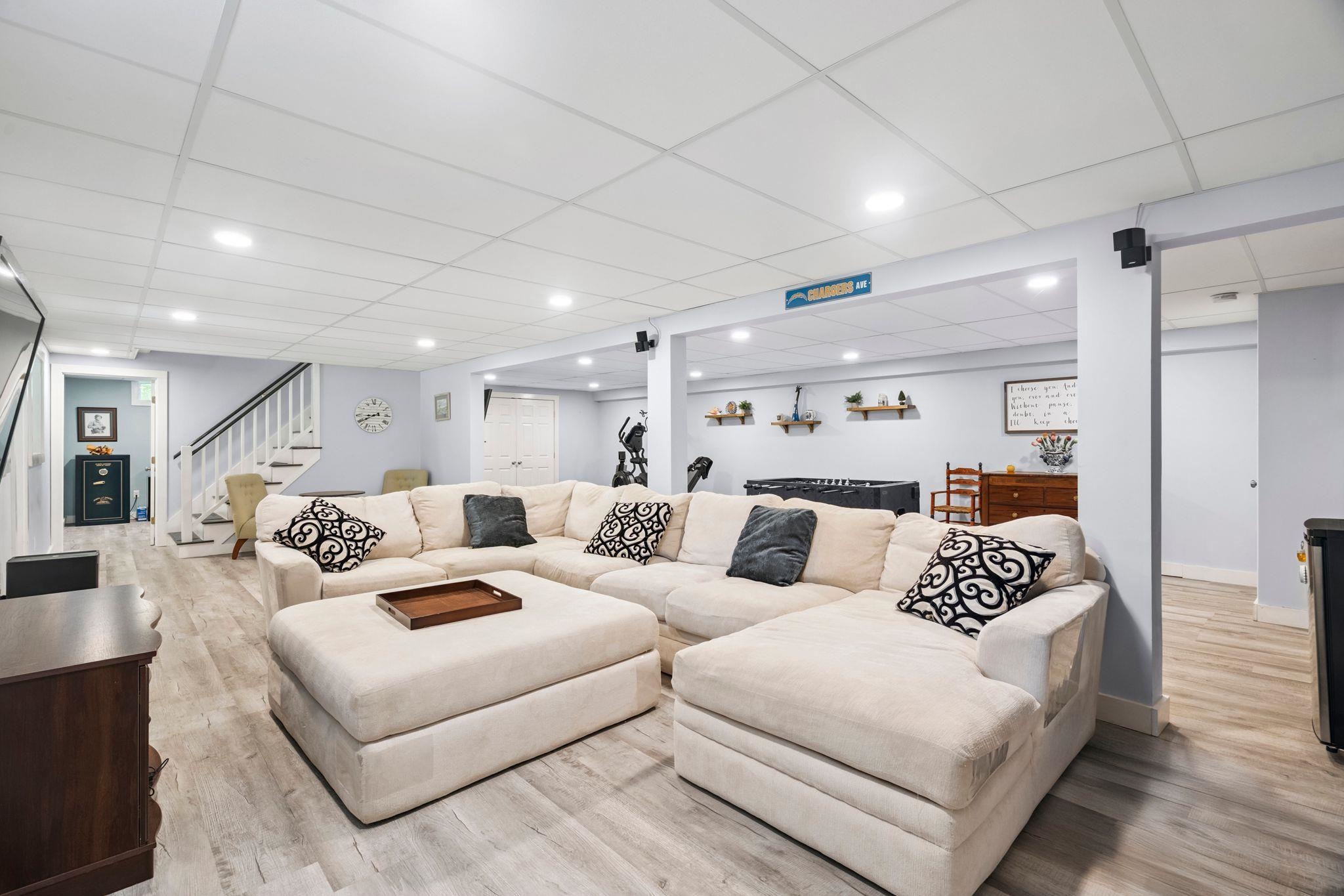 Walpole, New Hampshire 03608, United States, 3 Bedrooms Bedrooms, ,2 BathroomsBathrooms,Residential,Pending,189313